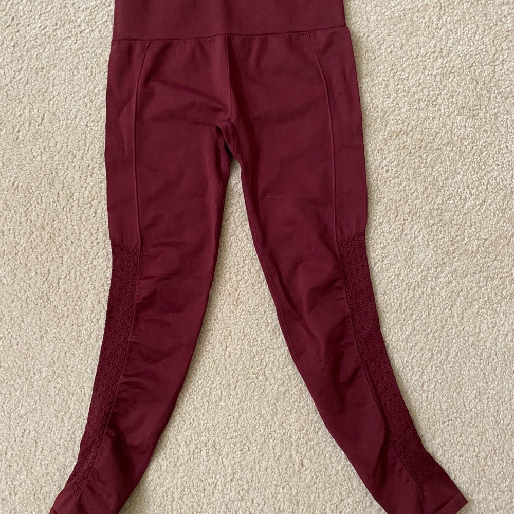 Fabletics sync high-waisted perforated 7/8 size s